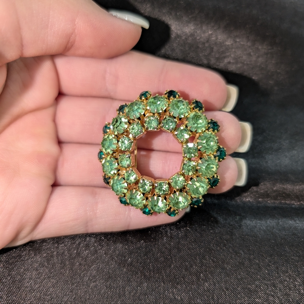Vintage Green Wreath Brooch